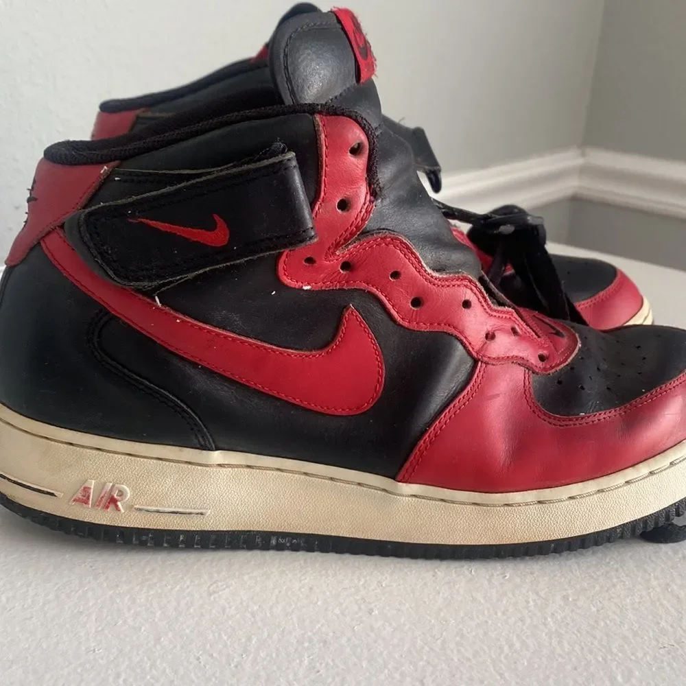 Nike Air Force 1 Mid Bred